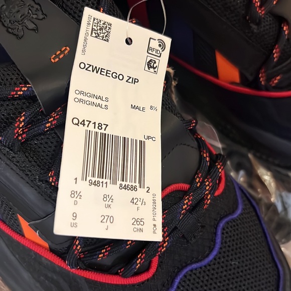 ADIDAS - OZWEEGO ZIP - CHINESE NEW YEAR SIZE 9 - Picture 10 of 11